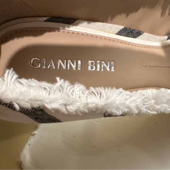 Gianni Bini Striped Frayed-Edge Pointed Toe Heels – New - Picture 3 of 5